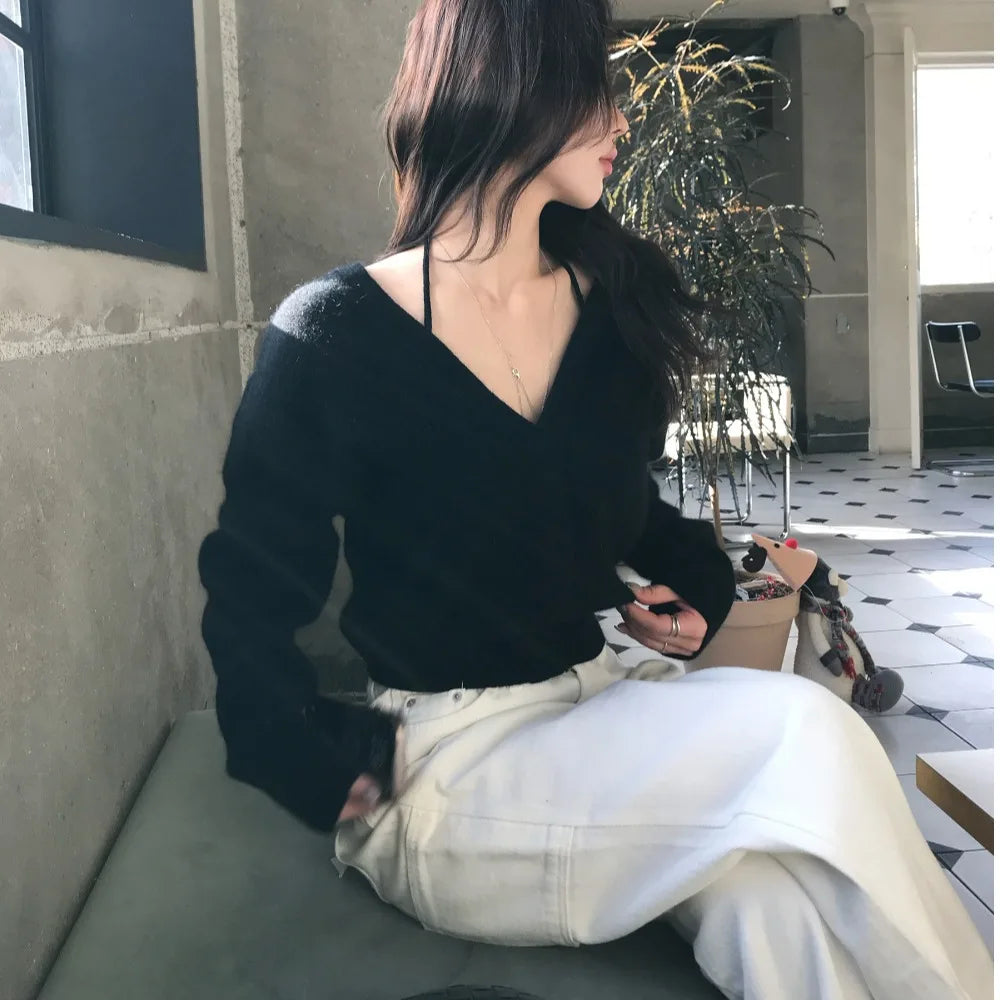 Women's Knitted V-Neck Top 👚 Chic Two-Way Wear ❄️ Hanging Shoulder Design Thickened Winter Fashion 🌟 Ladies' Knitwear