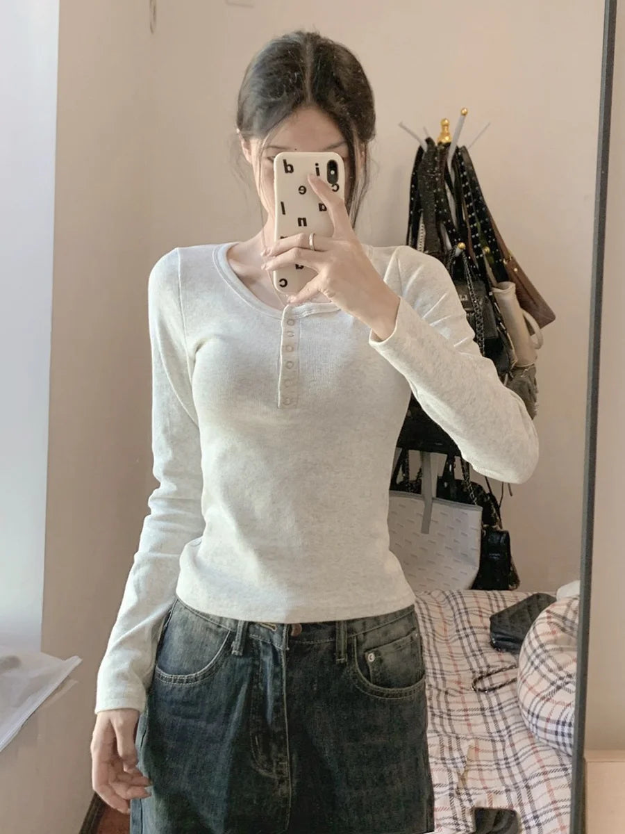 American Style Short Fit Women’s Long Sleeve U-Neck Tight Body Short-Length T-Shirt – Sexy Autumn Top