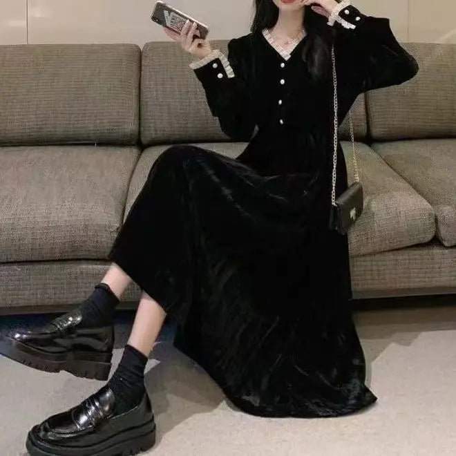 French Retro Hepburn Velvet Dress – Elegant V-Neck Slim Fit Black Gown for Autumn Winter Women