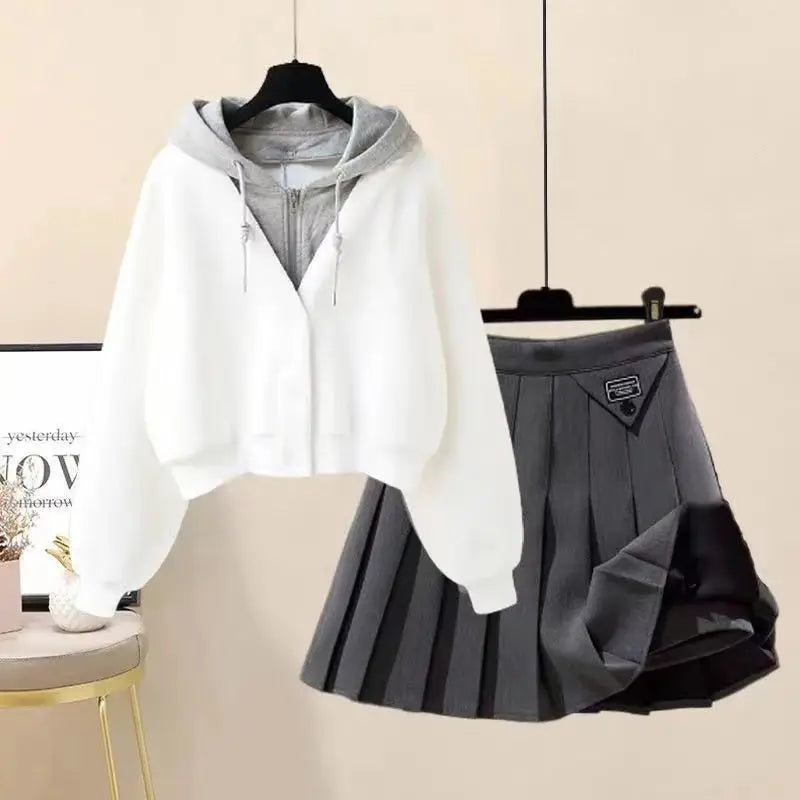 Plush Thickened Women’s Two-Piece Skirt Set – Long Sleeve Hooded Top & Mini Pleated Skirt ❄️👗