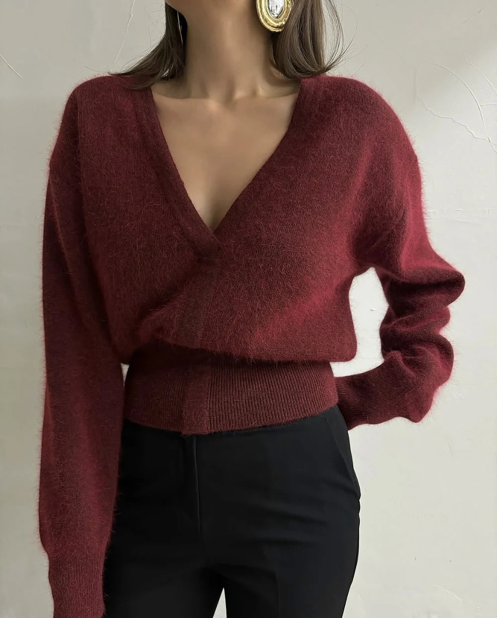 Women's Knitted V-Neck Top 👚 Chic Two-Way Wear ❄️ Hanging Shoulder Design Thickened Winter Fashion 🌟 Ladies' Knitwear