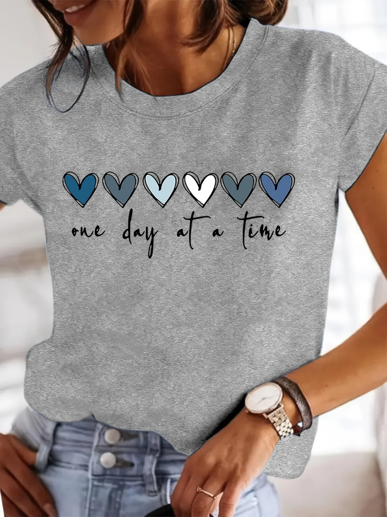 Women’s Casual Graphic T-Shirt – “It’s One Day at a Time” Heart Print Short Sleeve Round Neck Top ❤️👕