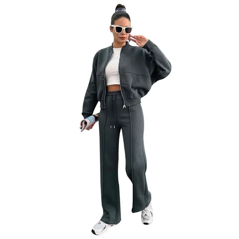 Fashion Two-Piece Women’s White Sports Suit – Loose Sports Shirt & Casual Pants Tracksuit 🤍👟
