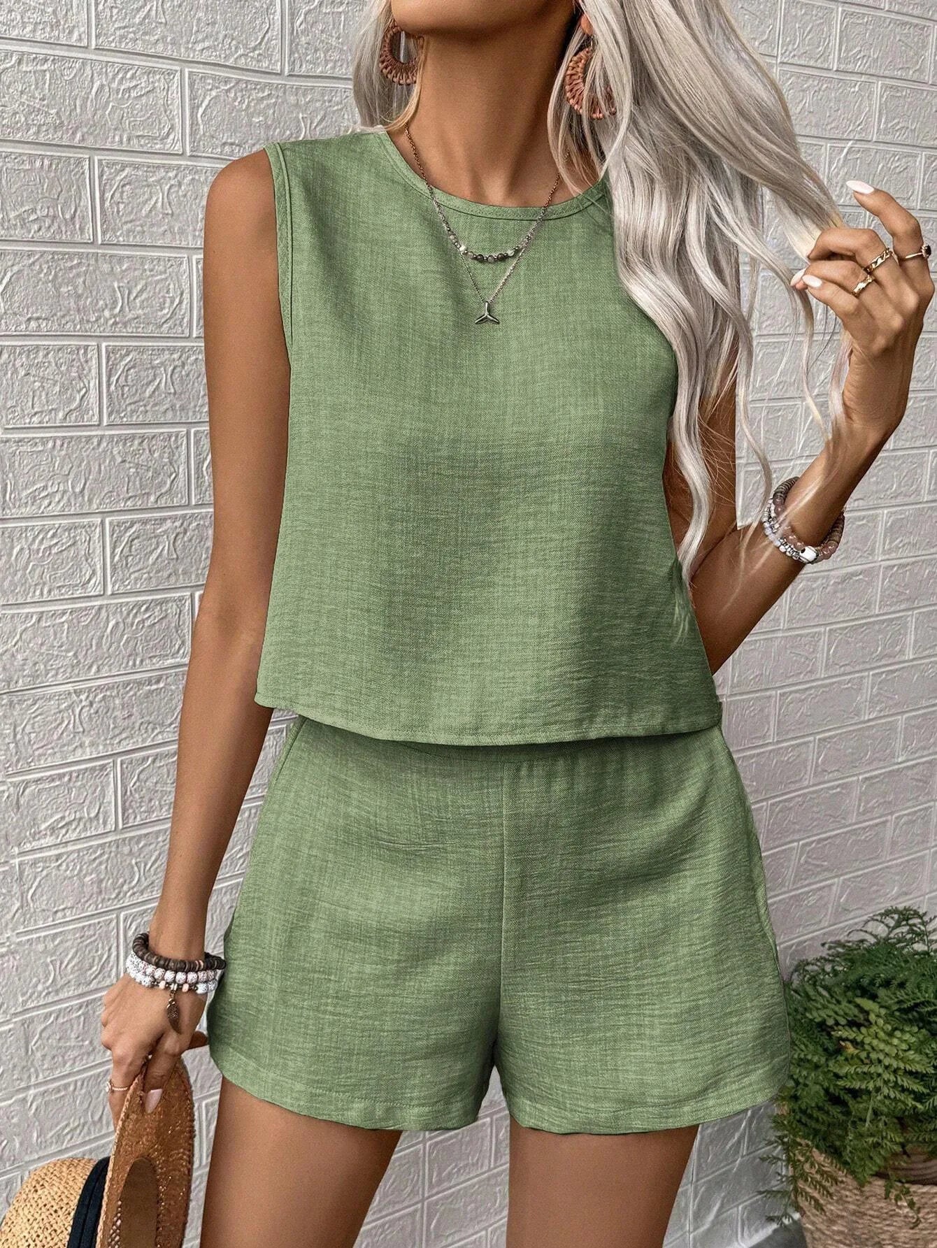 2025 Women’s Solid Color Sleeveless Top & Shorts Set – Casual Summer Fashion Outfit 👚☀️