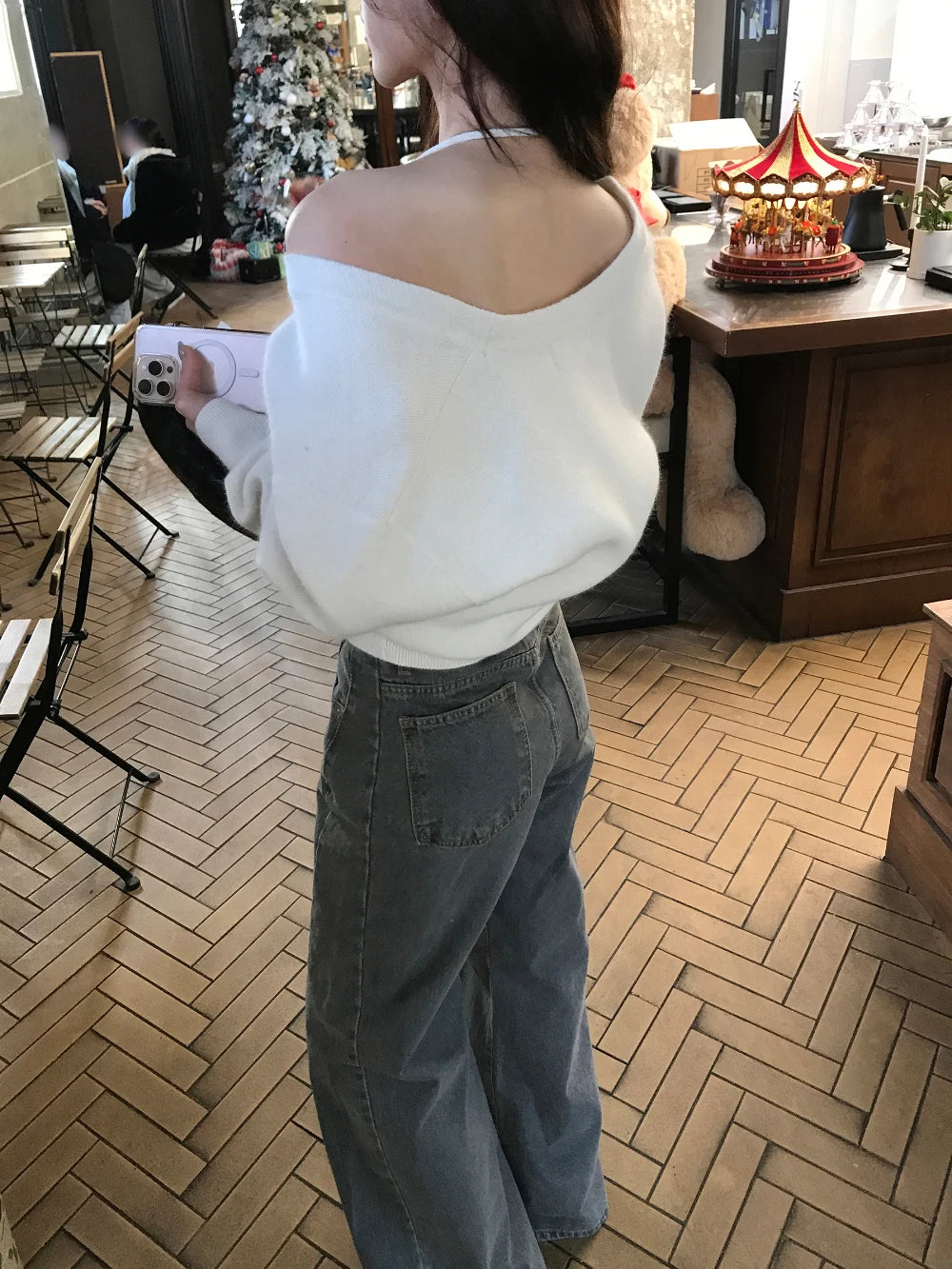 Women's Knitted V-Neck Top 👚 Chic Two-Way Wear ❄️ Hanging Shoulder Design Thickened Winter Fashion 🌟 Ladies' Knitwear