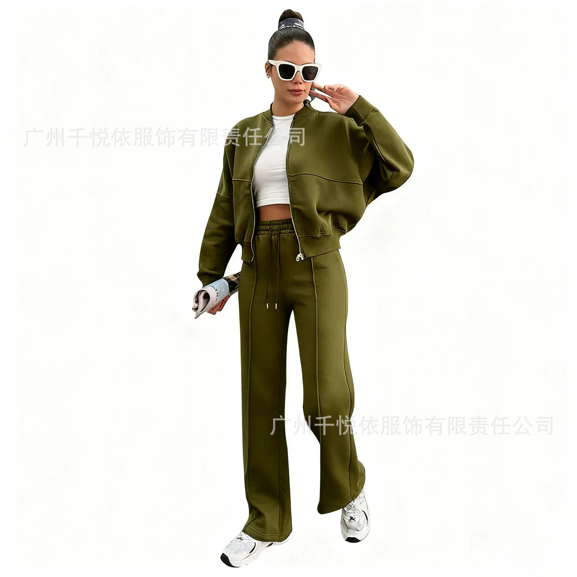 Fashion Two-Piece Women’s White Sports Suit – Loose Sports Shirt & Casual Pants Tracksuit 🤍👟