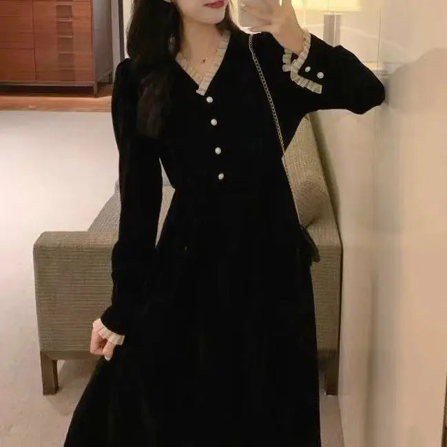 French Retro Hepburn Velvet Dress – Elegant V-Neck Slim Fit Black Gown for Autumn Winter Women