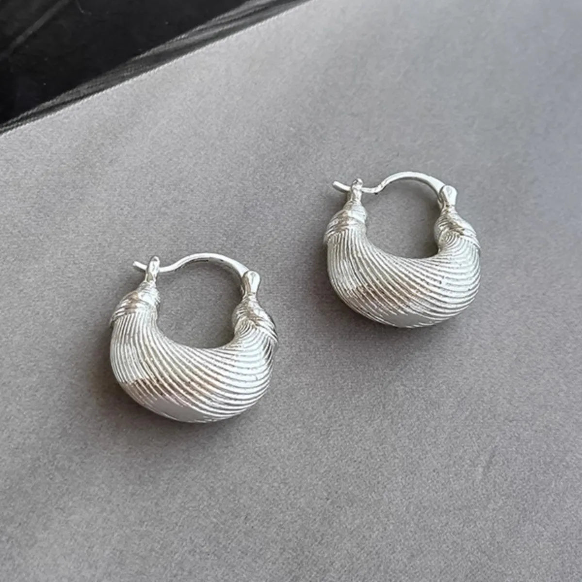 New 925 Sterling Silver Hoop Earrings – Matte Circle Geometric Punk Clip Earrings for Women & Girls