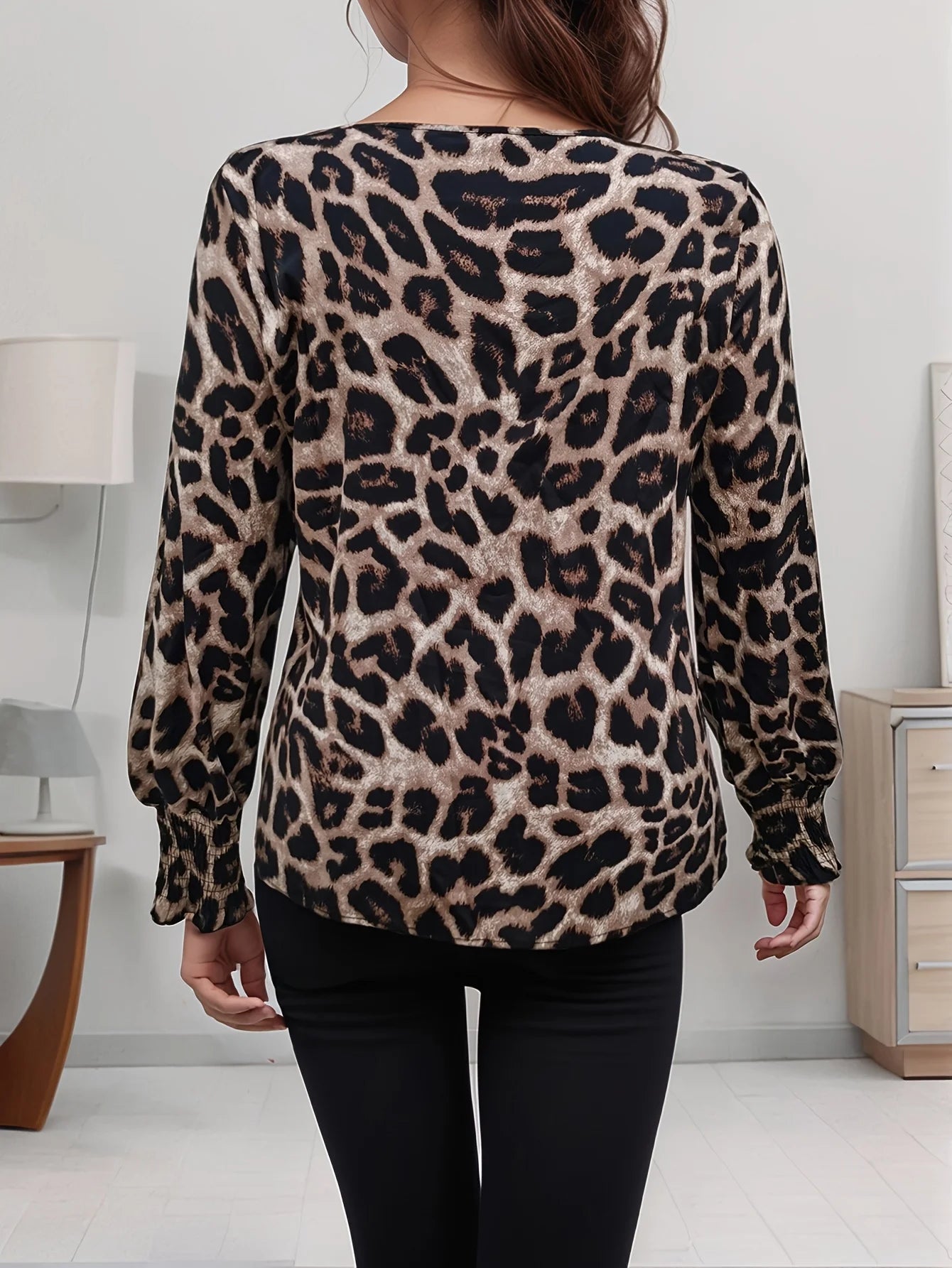 Women’s Elegant Leopard Print V-Neck Lantern Sleeve Long Sleeve Shirt 🐆✨