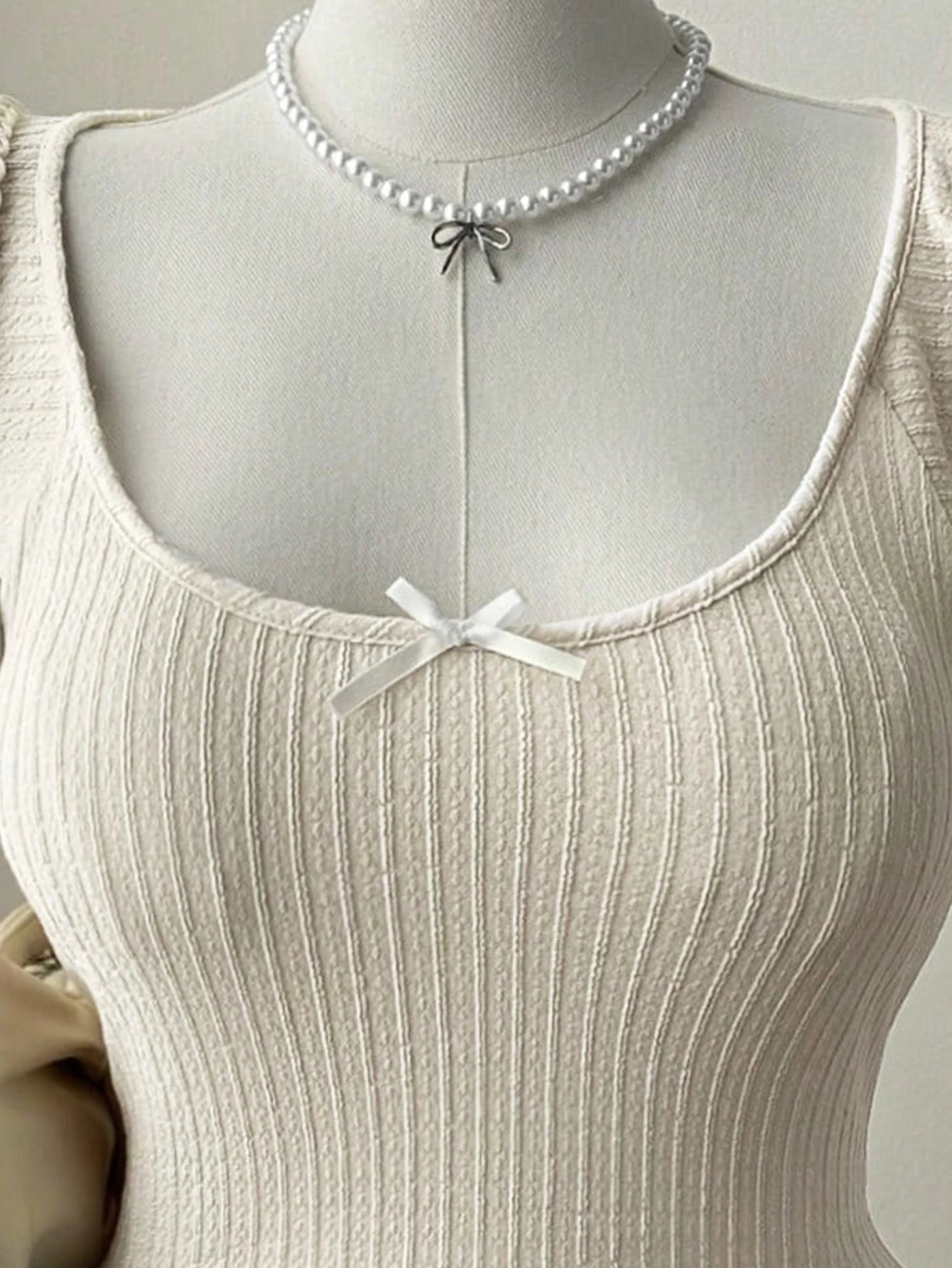 Women’s Plus-Size Low-Neck T-Shirt – Lace Sleeve & Bow-Tie Decoration Fashion Top 👚✨