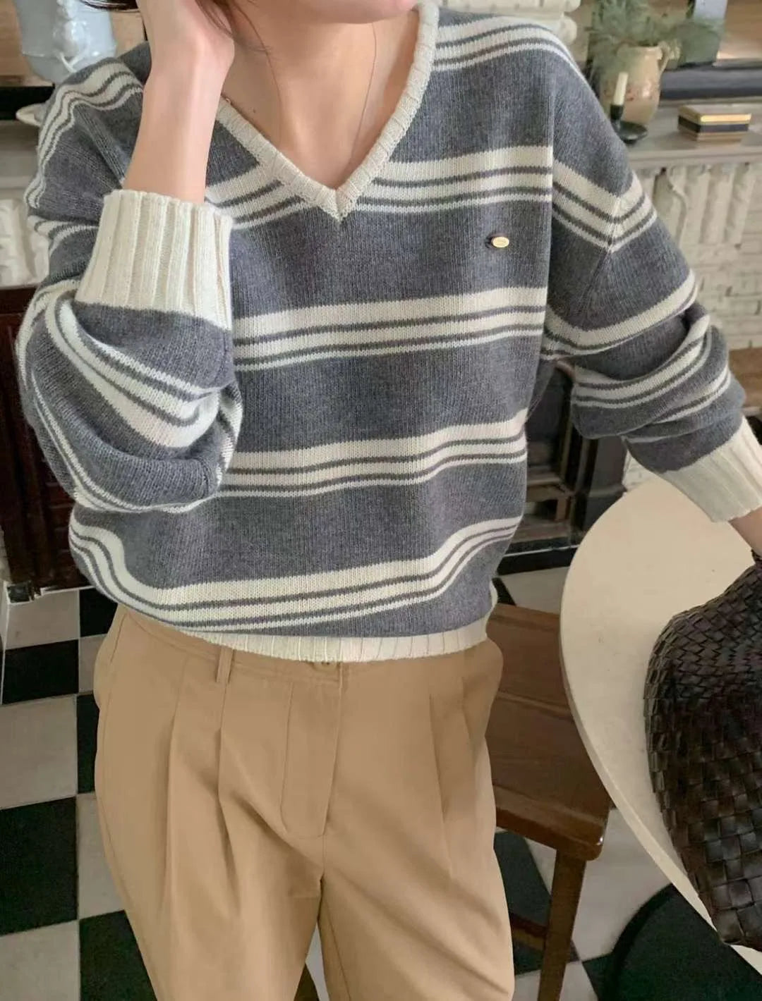 Fashionable V-Neck Women’s Knitted Sweater – Long Sleeve Striped Base Layer | Trendy Commute Sweater, Regular Length, Chinese Origin