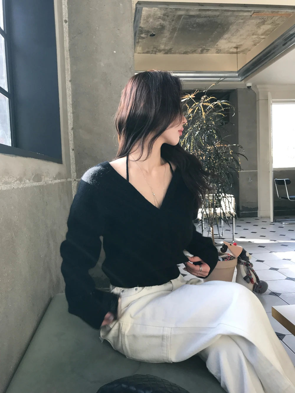 Women's Knitted V-Neck Top 👚 Chic Two-Way Wear ❄️ Hanging Shoulder Design Thickened Winter Fashion 🌟 Ladies' Knitwear