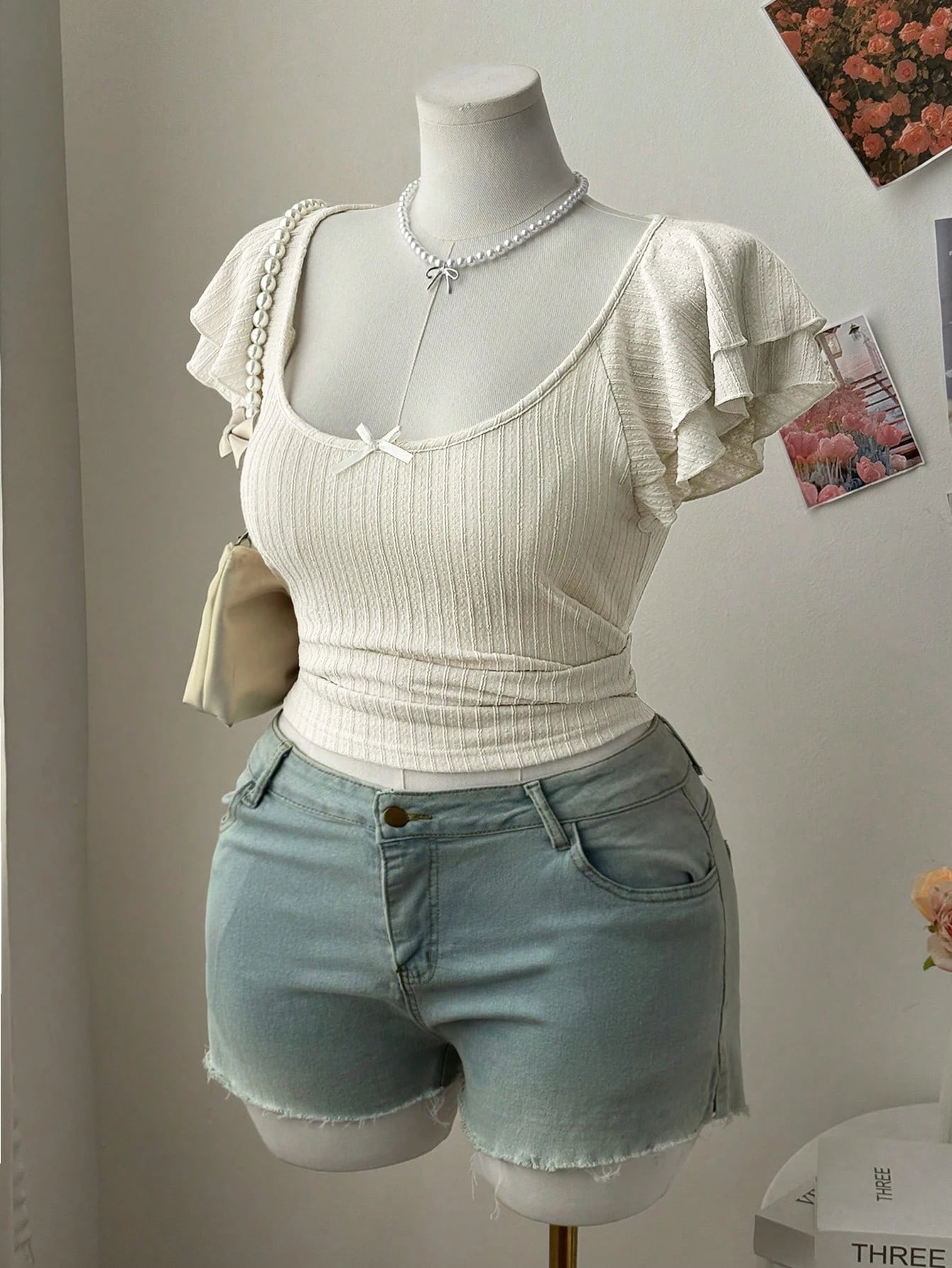 Women’s Plus-Size Low-Neck T-Shirt – Lace Sleeve & Bow-Tie Decoration Fashion Top 👚✨