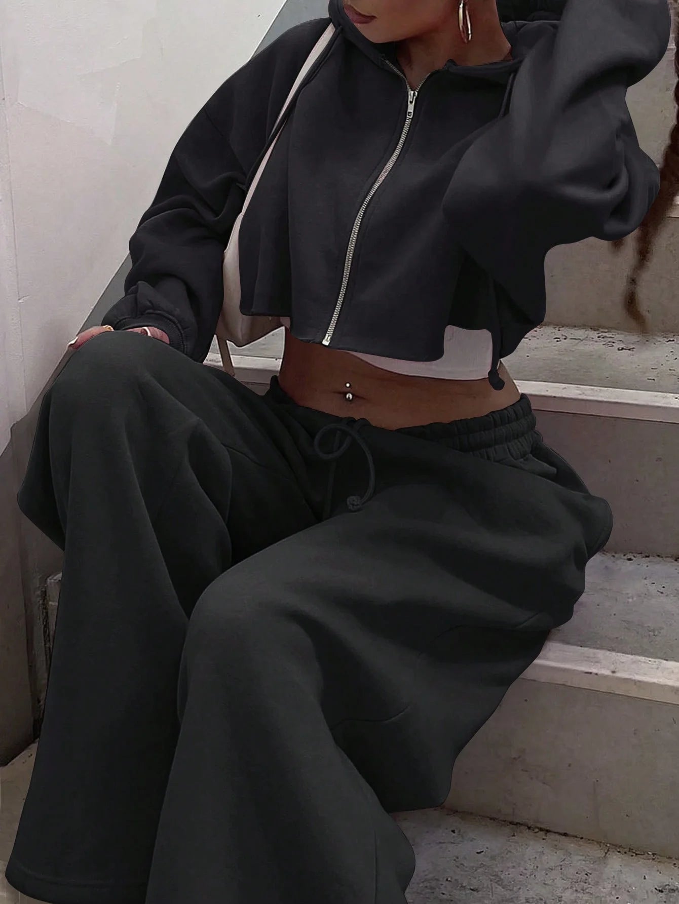 Women’s Hooded Zip-Up Cropped Tracksuit Set 2025 – Casual Hoodie & Long Pants Autumn Outfit 👕🍂