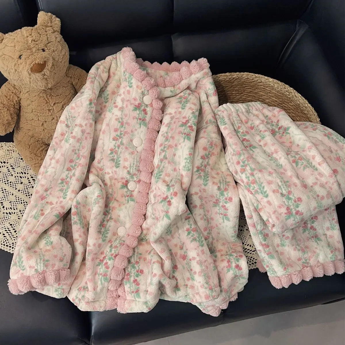 Women’s Coral Fleece Pajamas – Thickened Flannel Autumn Winter Long Sleeve Sleepwear Set ❄️🛌🌸