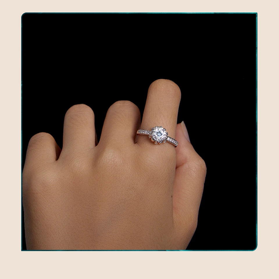 BAMOER 1ct D Color VVS1 Moissanite Flower Ring – 925 Sterling Silver Solitaire Engagement Ring for Women