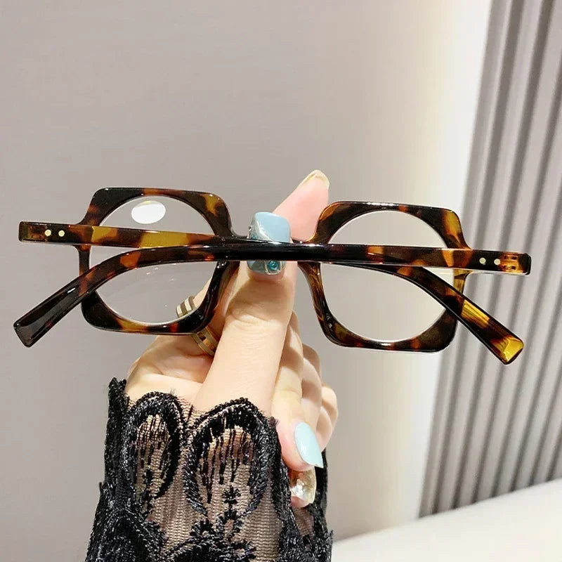 Retro Anti-Blue Light Reading Glasses – Fashionable Square Hyperopia Glasses for Men & Women