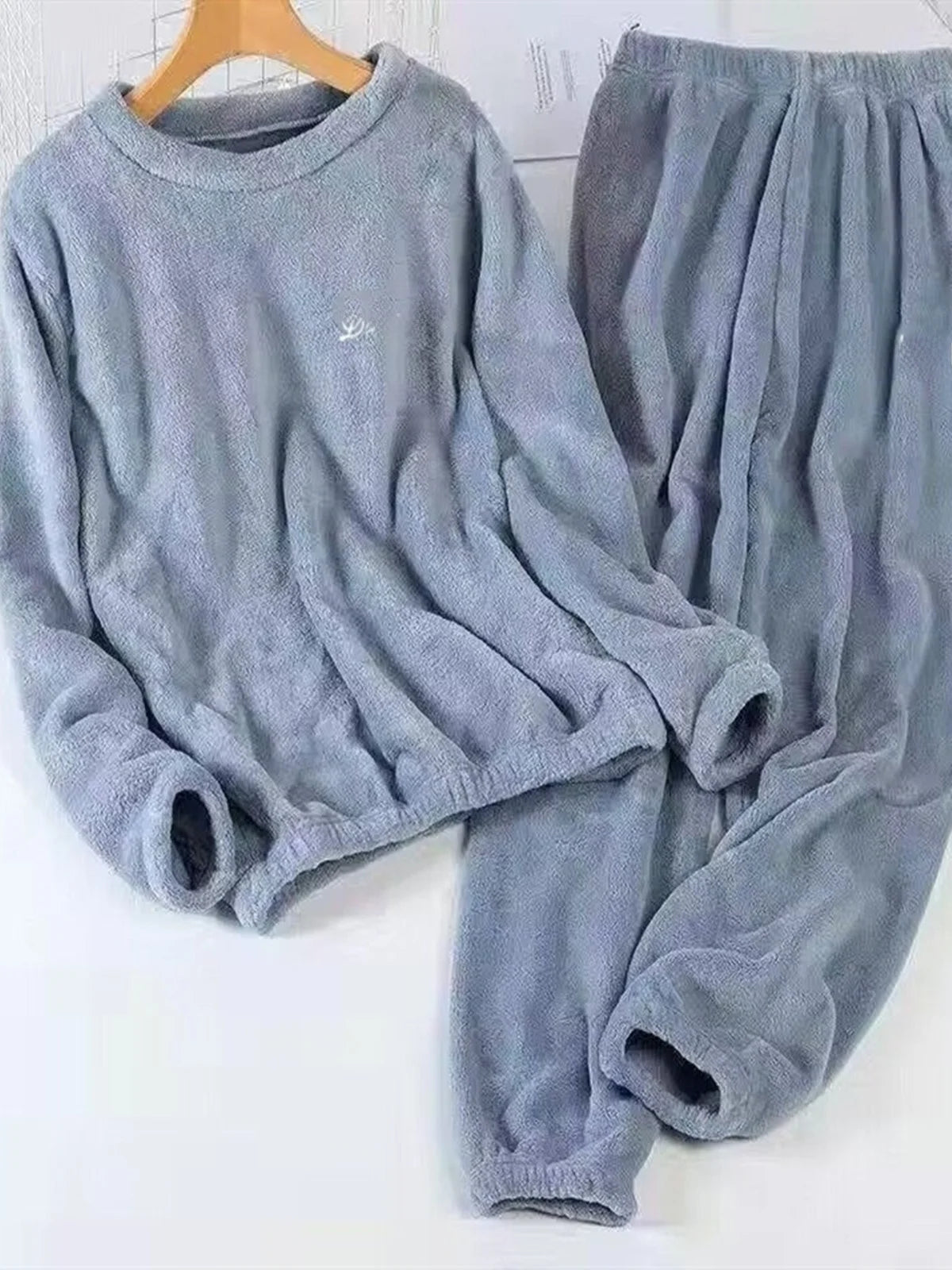 Thickened Coral Fleece Sweatwear Set 🧥 Unisex Warm Home Clothes ❄️ Sports Outfit Long Sleeve Round Neck Pajamas 👕