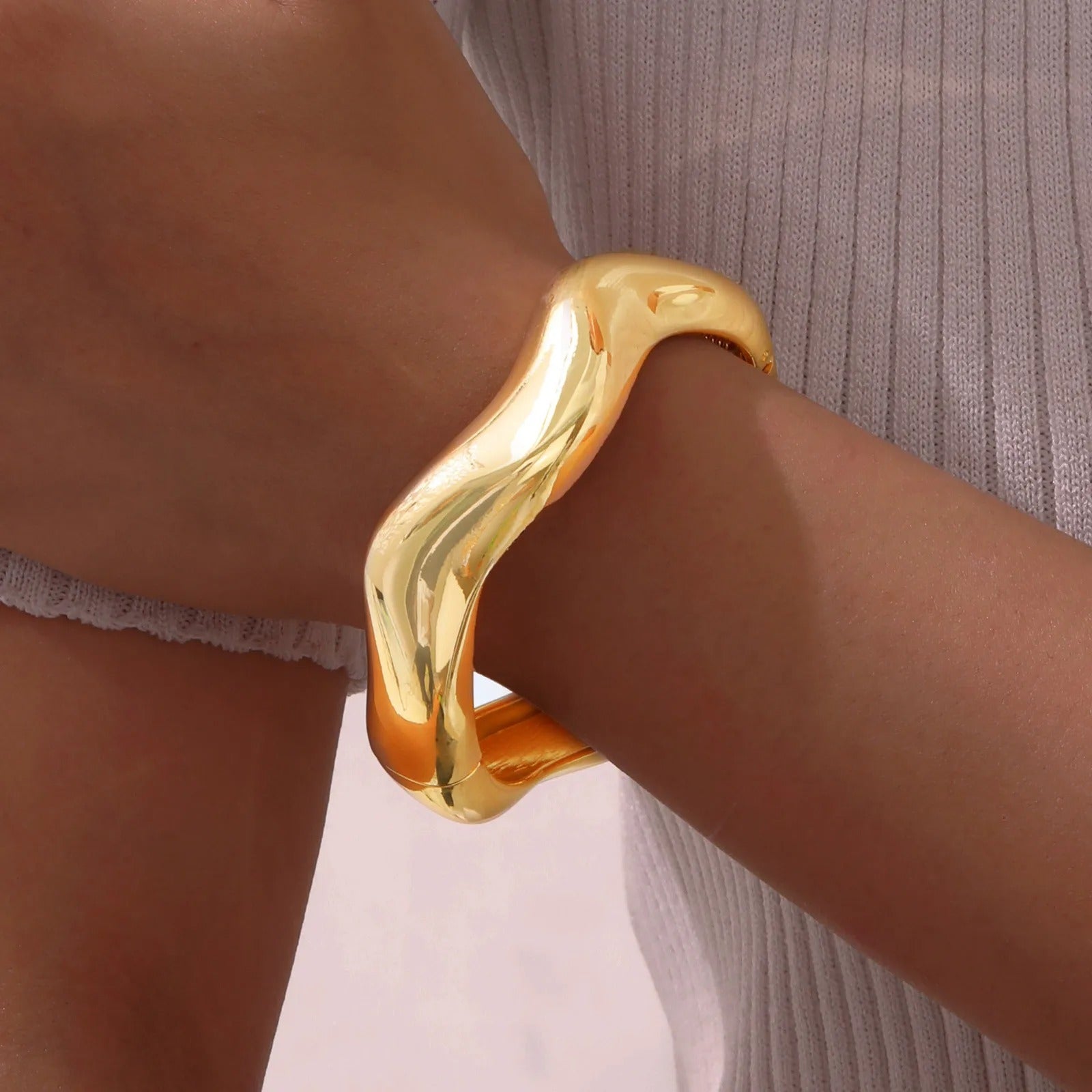 Simple Geometric Openable Chunky Bangle – Gold Plated Statement Bracelet for Women Party & Stackable Jewelry