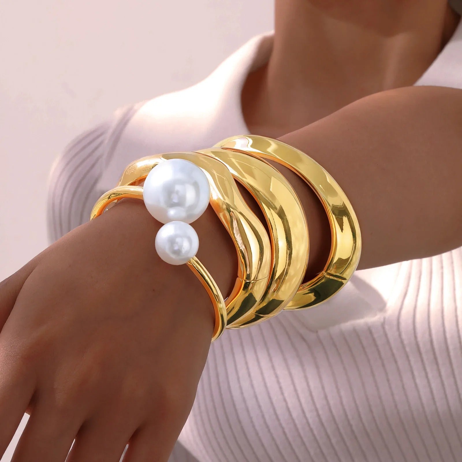 Simple Geometric Openable Chunky Bangle – Gold Plated Statement Bracelet for Women Party & Stackable Jewelry