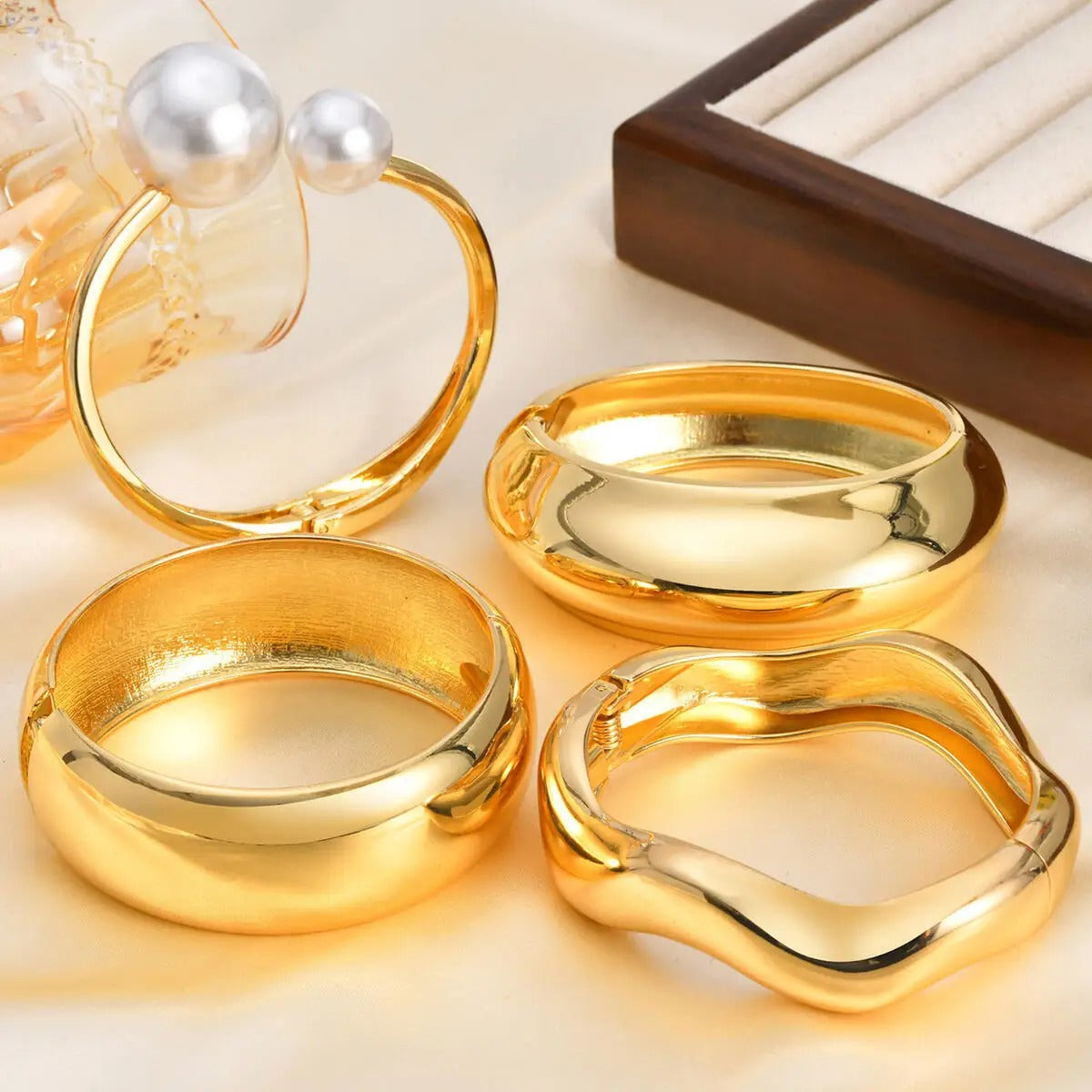 Simple Geometric Openable Chunky Bangle – Gold Plated Statement Bracelet for Women Party & Stackable Jewelry