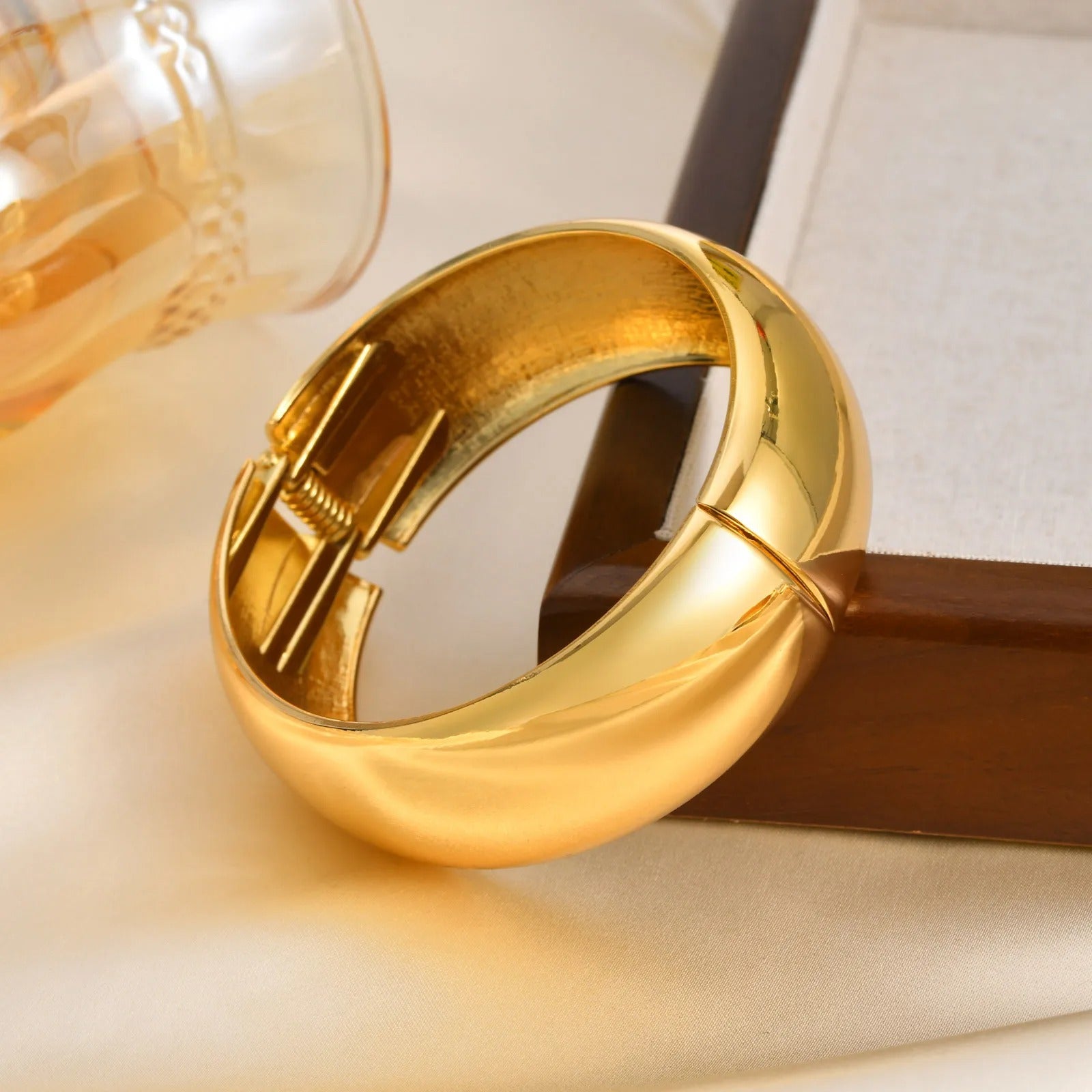 Simple Geometric Openable Chunky Bangle – Gold Plated Statement Bracelet for Women Party & Stackable Jewelry