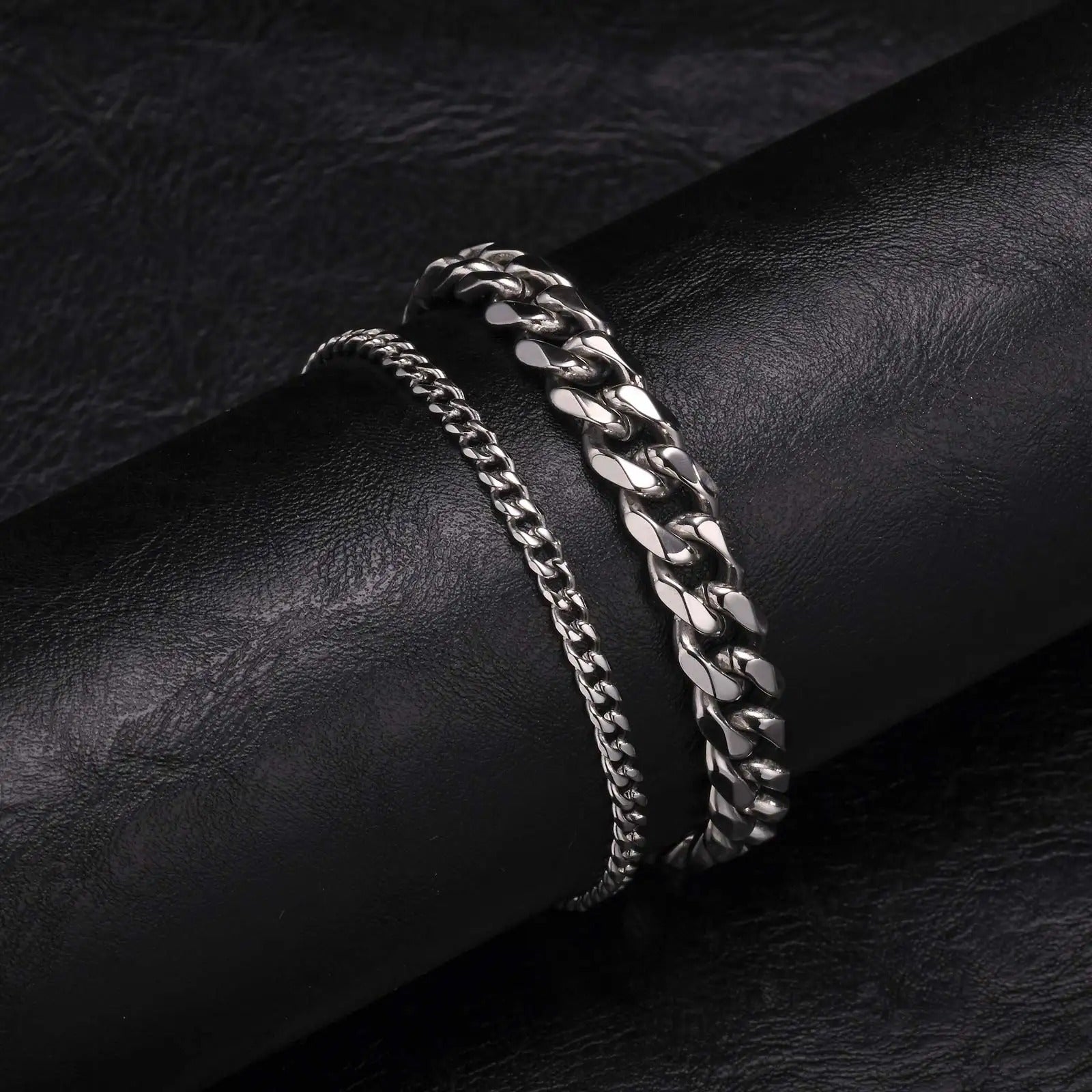 2pcs Men’s Stainless Steel Chain Bracelets – Silver, Gold & Black Twisted Rope Cuban Chain Wristband Gift Set