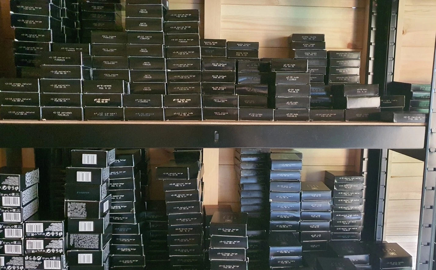 100 pc AVON IDEAL FLAWLESS CREAM TO POWDER FOUNDATION Random 100 joblot