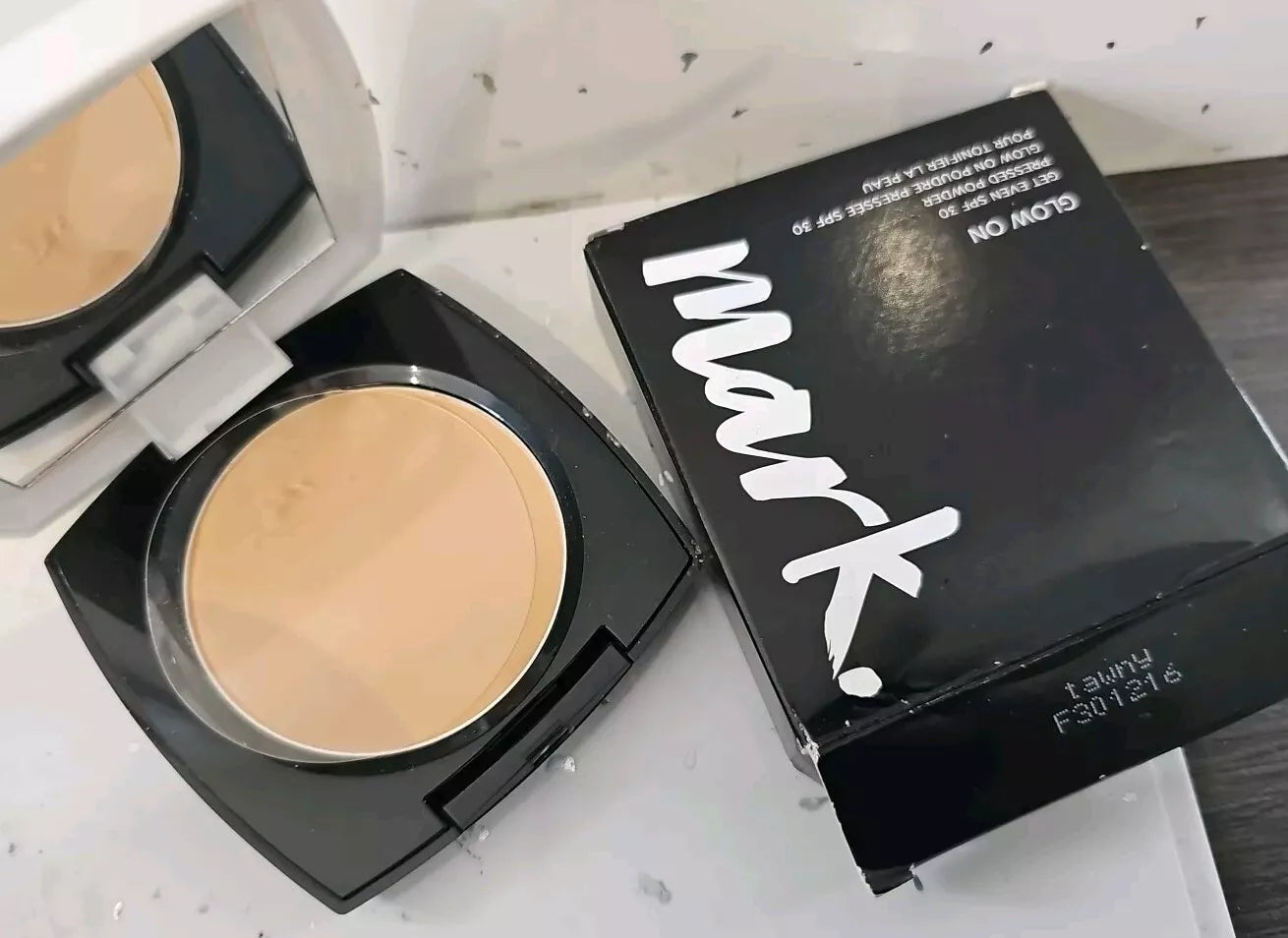 AVON MARK GLOW ON GET EVEN PRESSED POWDER Discontinued Rare Tawny Last One