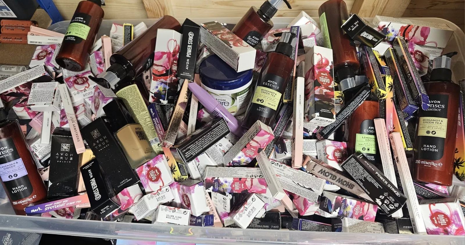 Avon 15 Mixed ** COSMETICS  15 MIXED ITEM From Photo Clearance Xmas Gift Sets