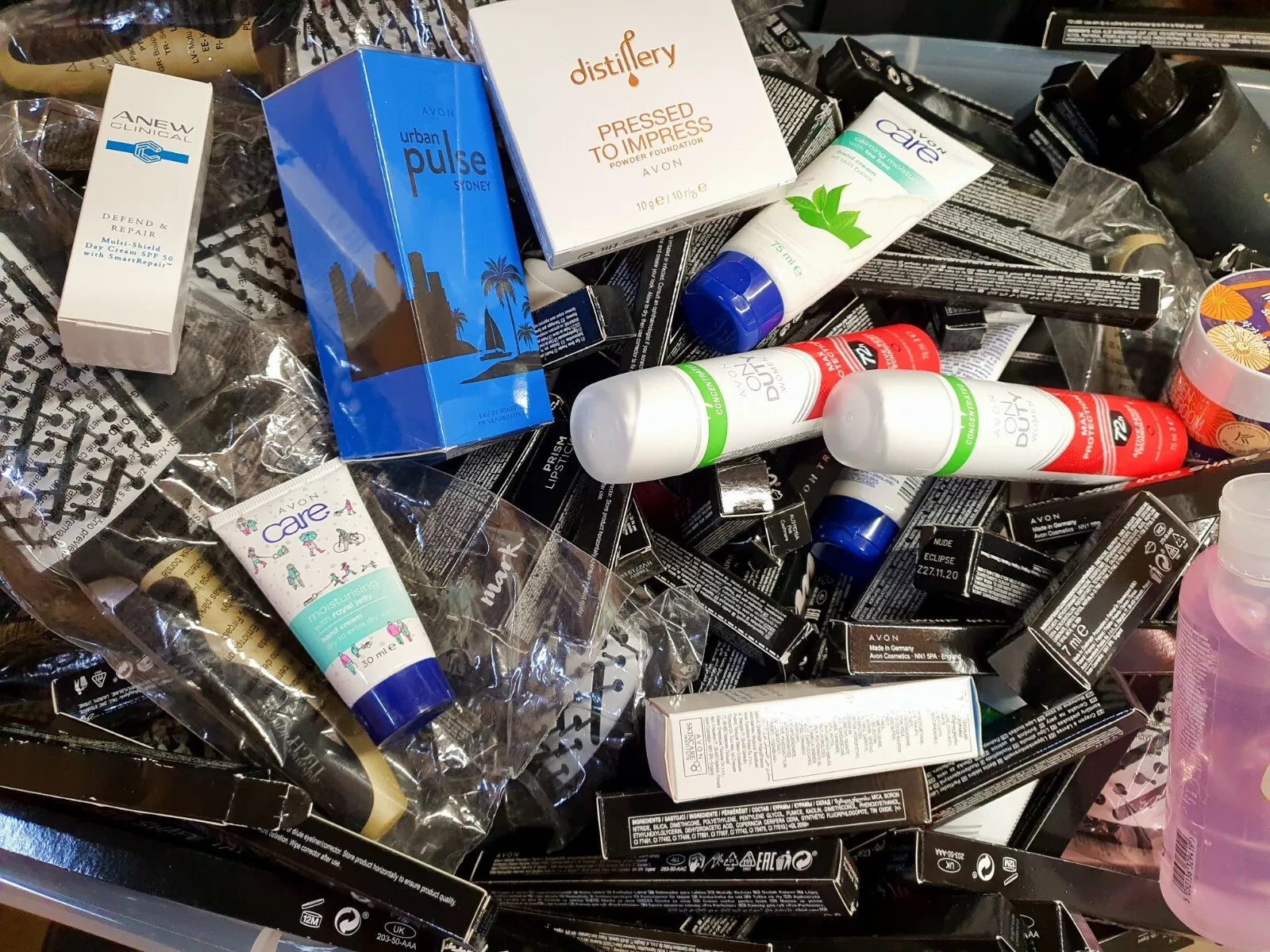 Joblot  Eye Pencils Eyeliner Lipsticks Lips Eyes mix Boxed 10PC  loads 10 items