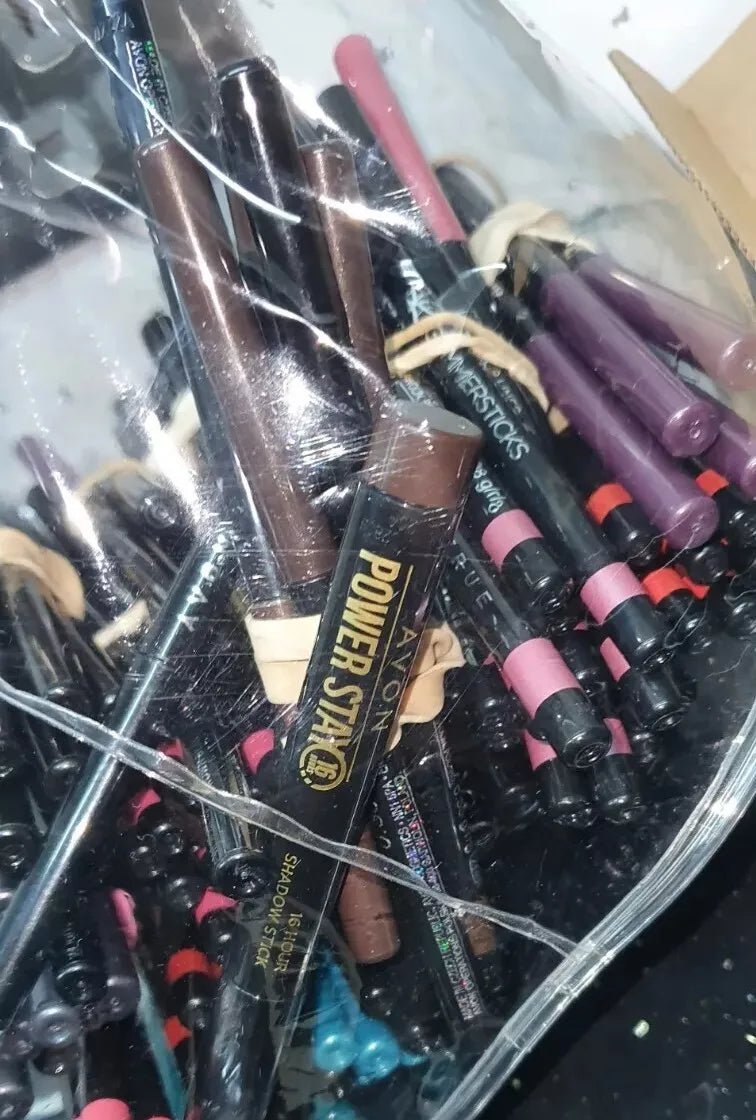 Massive Joblot  Eye Pencils Eyeliner Lipsticks Lip Gloss 20 Random items no box