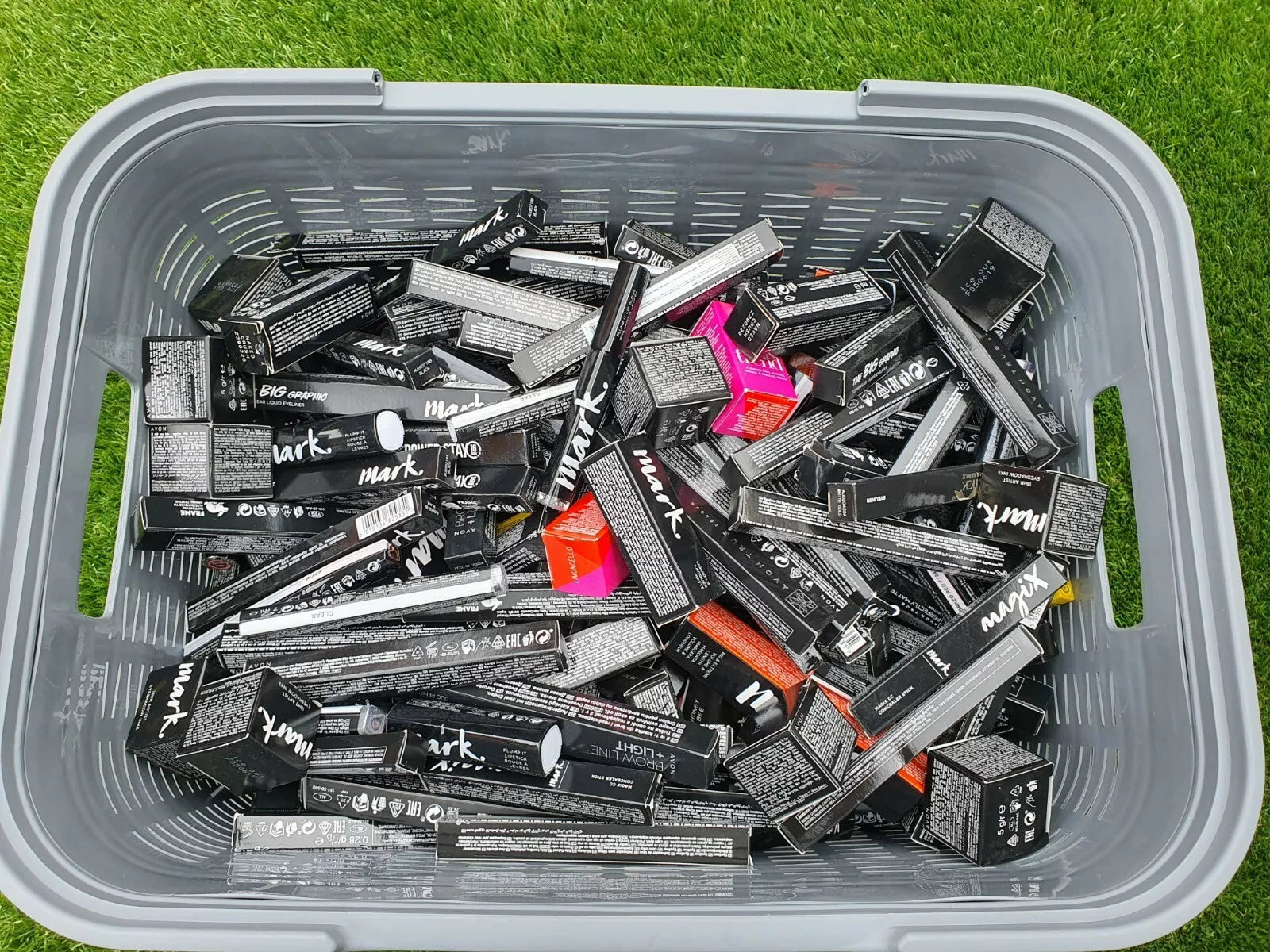 Luck Dip Job Lot Of Avon Makeup 100 Items Lips eyelashes pencils varnish RRP 400