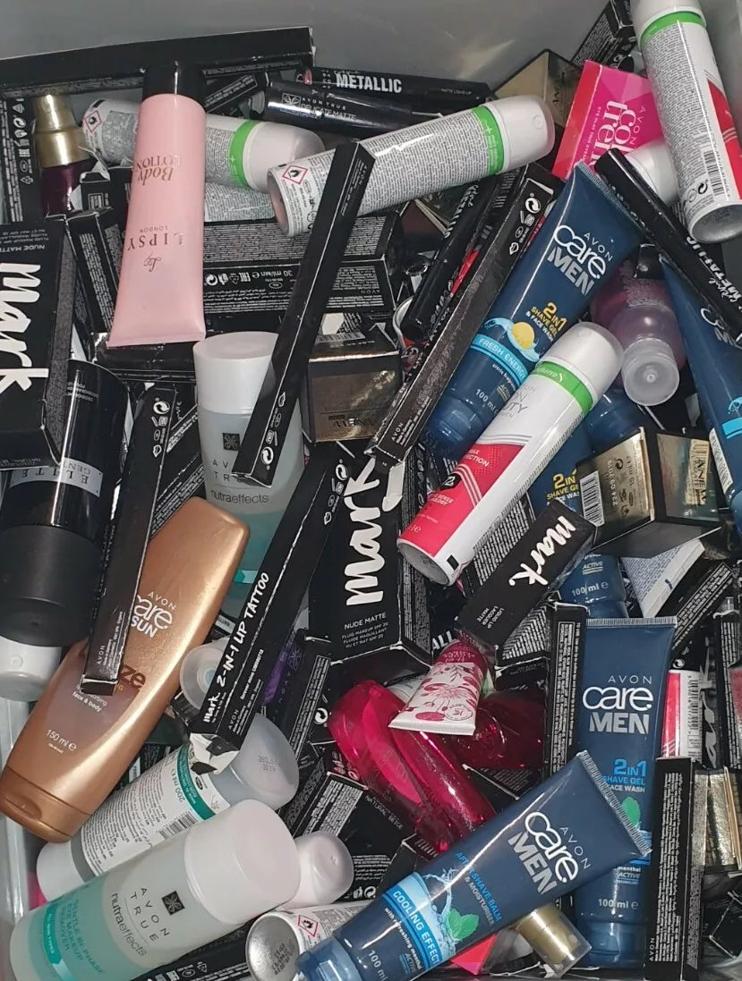 AVON COSMETICS WHOLESALE ( JOBLOT PACK OF 100 MIXED ITEMS ) **BRAND NEW**