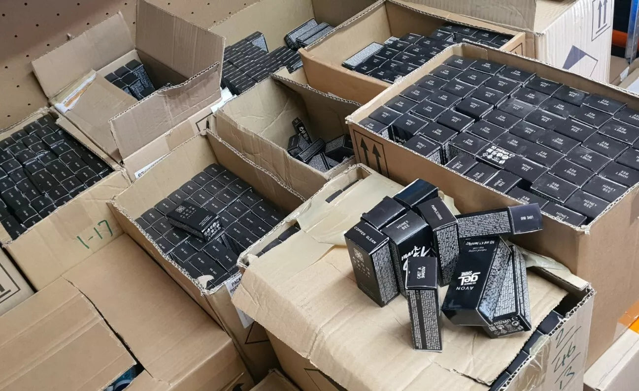 Luck Dip Job Lot Of Avon Makeup 100 Items Lips eyelashes  pencils Nail 100