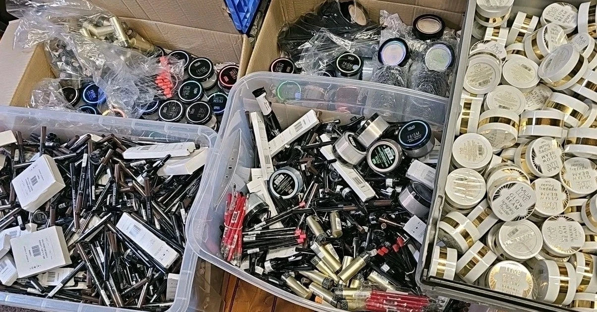 Cosmetic Mixed items From Photos 20 items for £14 **  MUA items CLERANCE Stock