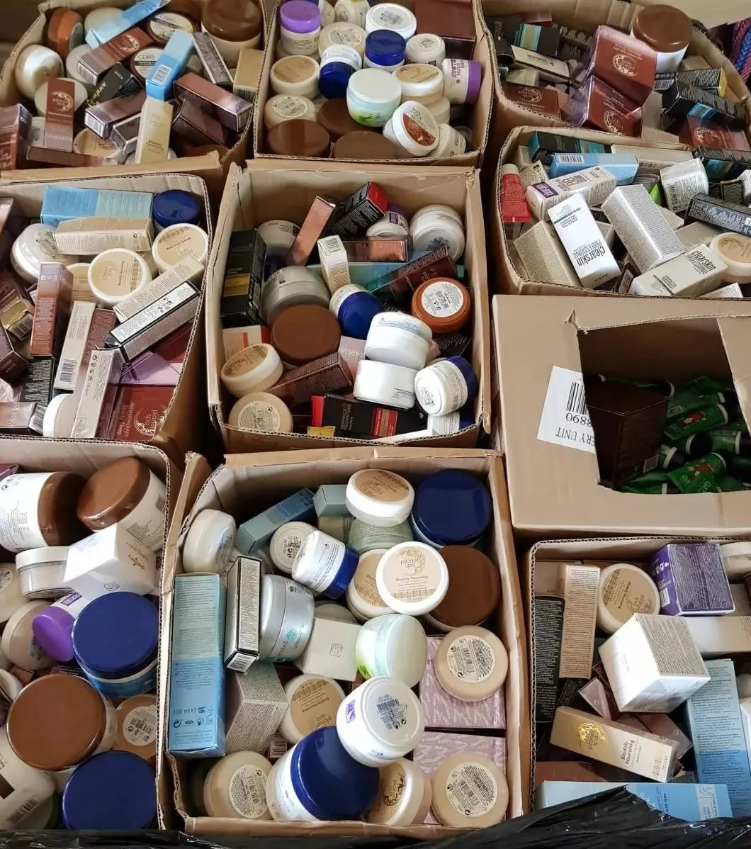 Joblot Mixed Avon Items RANDOM 25 ITEMS Eyeliners * Mascara * foundation * cream