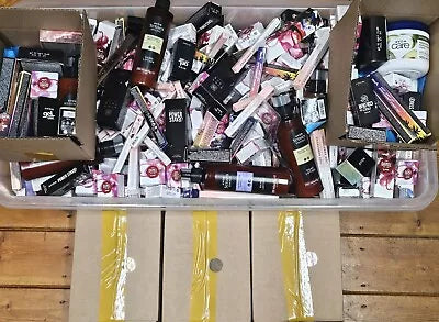 Joblot Mixed Avon Items Mix Of ** 15 Items ** Gift Sets Ideal Xmas Gift Set