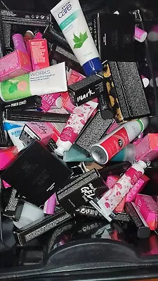 100 X WHOLESALE JOBLOT MIXED NAMED BRANDED MAKE UP/COSMETIC ITEMS avon💄💅👄